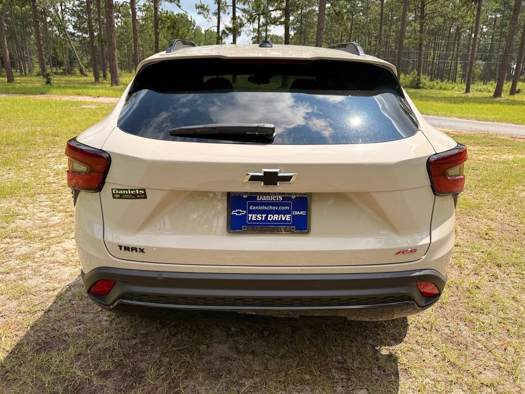New 2026 Chevrolet Trax RS w/ Sunroof Package FWD image 4