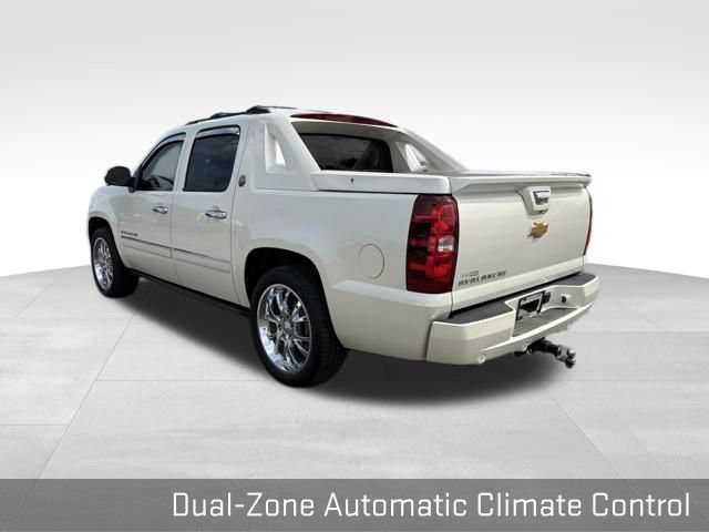 Used 2013 Chevrolet Avalanche LTZ RWD image 10