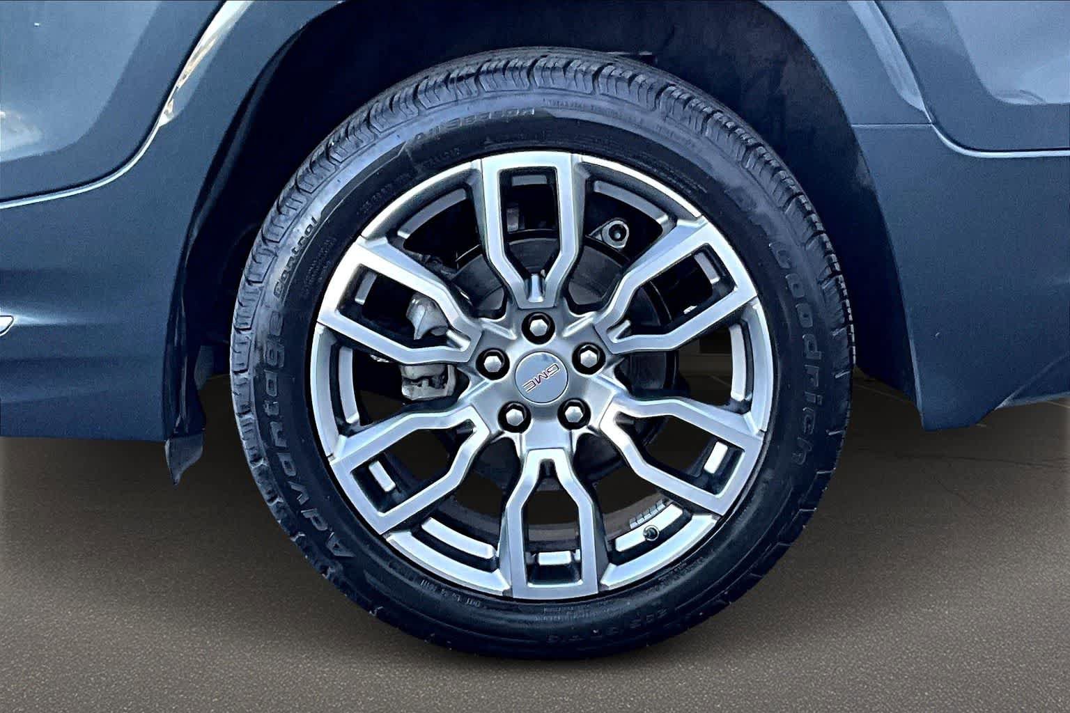 Used 2022 GMC Terrain Denali w/ Denali Premium Package AWD/4WD image 36