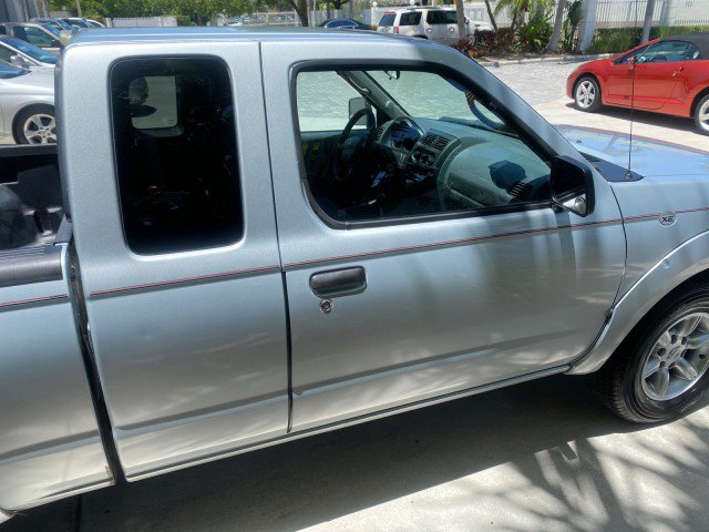 Used 2002 Nissan Frontier XE image 89