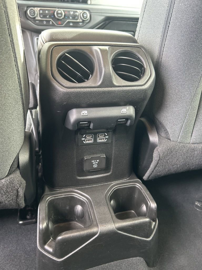 Used 2024 Jeep Wrangler Sahara image 29