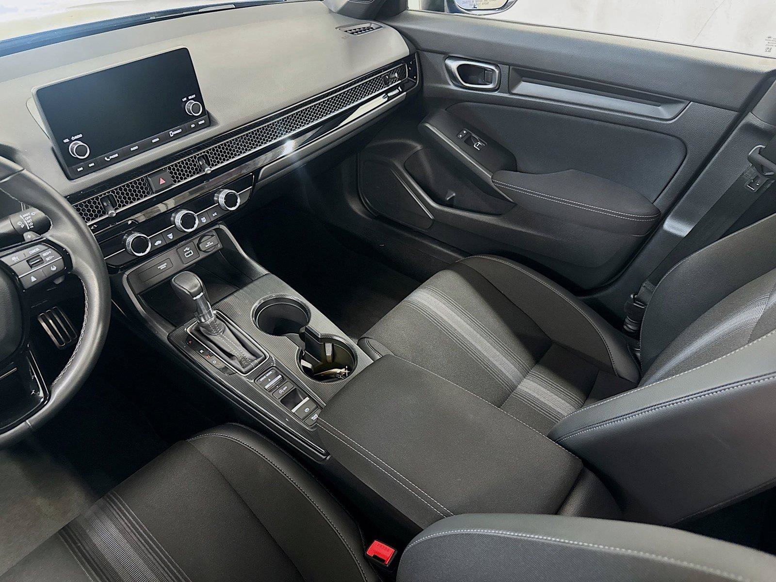 Used 2023 Honda Civic Sport image 2