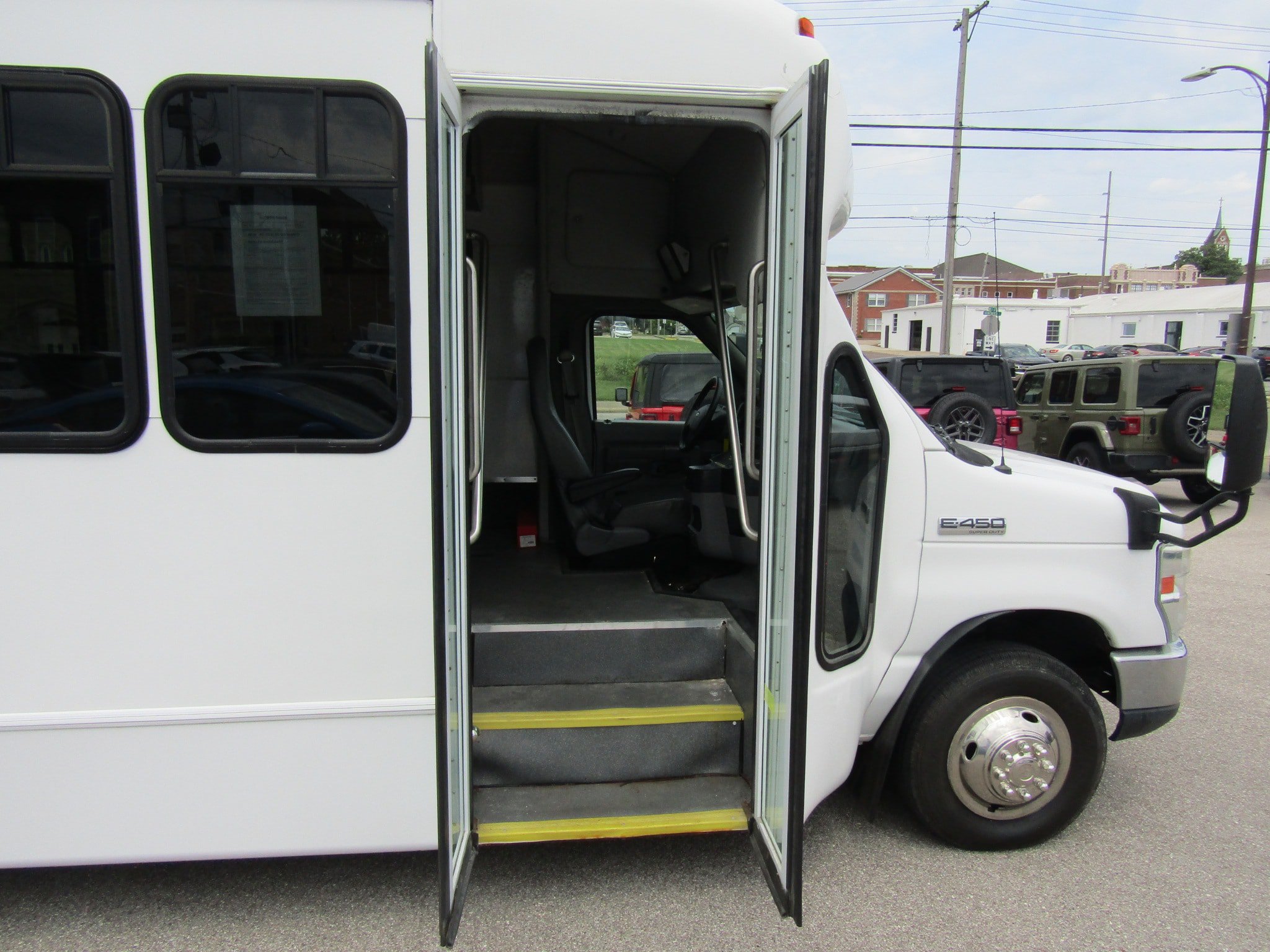 Used 2012 Ford E-450 and Econoline 450 Super Duty w/ Shuttle Bus Prep Pkg RWD image 9
