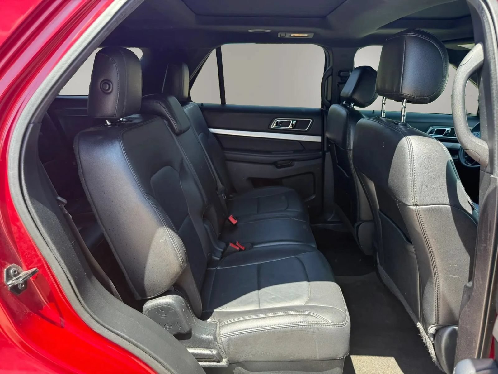 Used 2017 Ford Explorer XLT w/ Equipment Group 202A FWD image 17