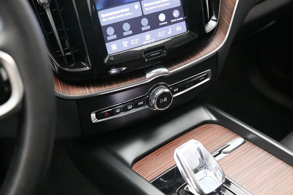 Certified 2023 Volvo XC60 T8 Ultimate w/ Climate Package AWD/4WD image 16