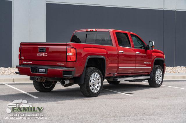 Used 2019 GMC Sierra 2500 Denali w/ Duramax Plus Package AWD/4WD image 9