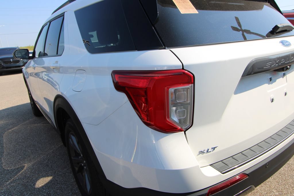 Used 2024 Ford Explorer XLT w/ Equipment Group 202A AWD/4WD image 13