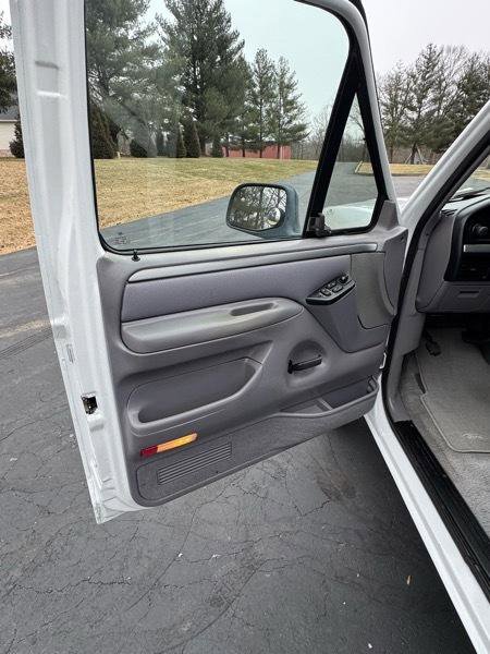 Used 1995 Ford Bronco XLT image 10