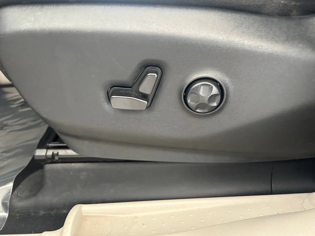 Used 2021 Chrysler Voyager Lxi FWD image 38