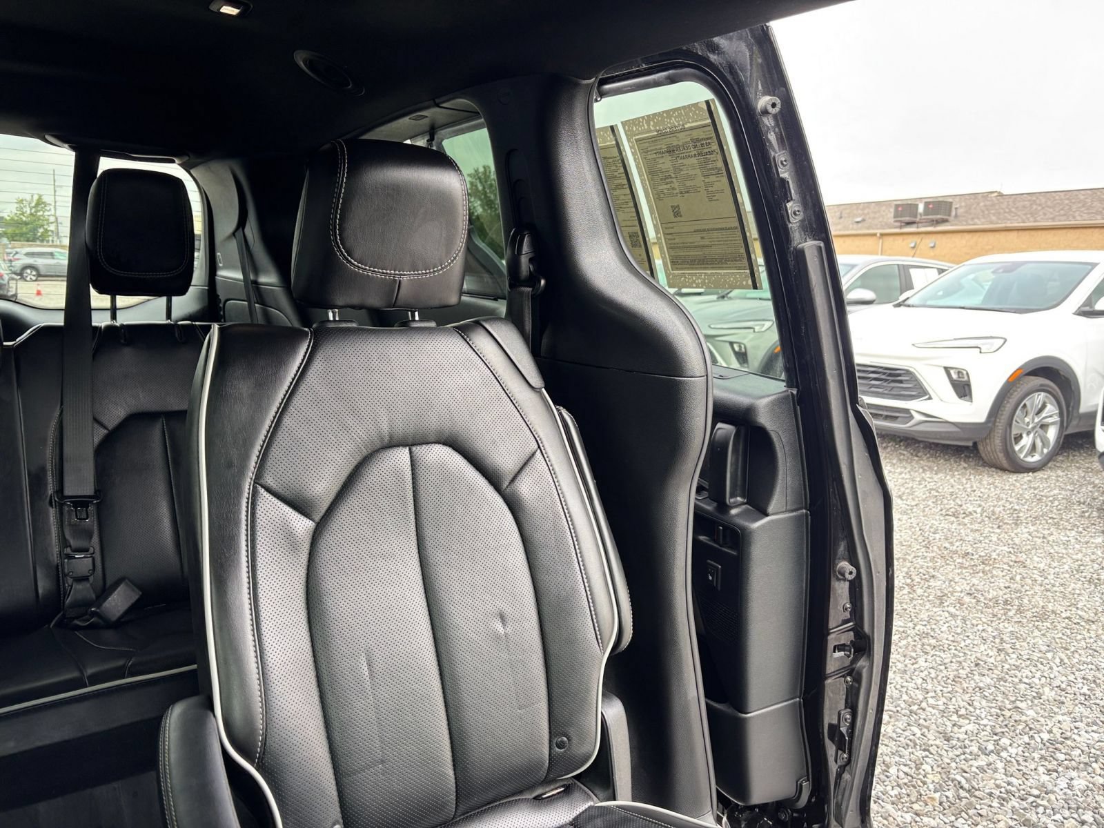Used 2025 Chrysler Pacifica Limited FWD image 41