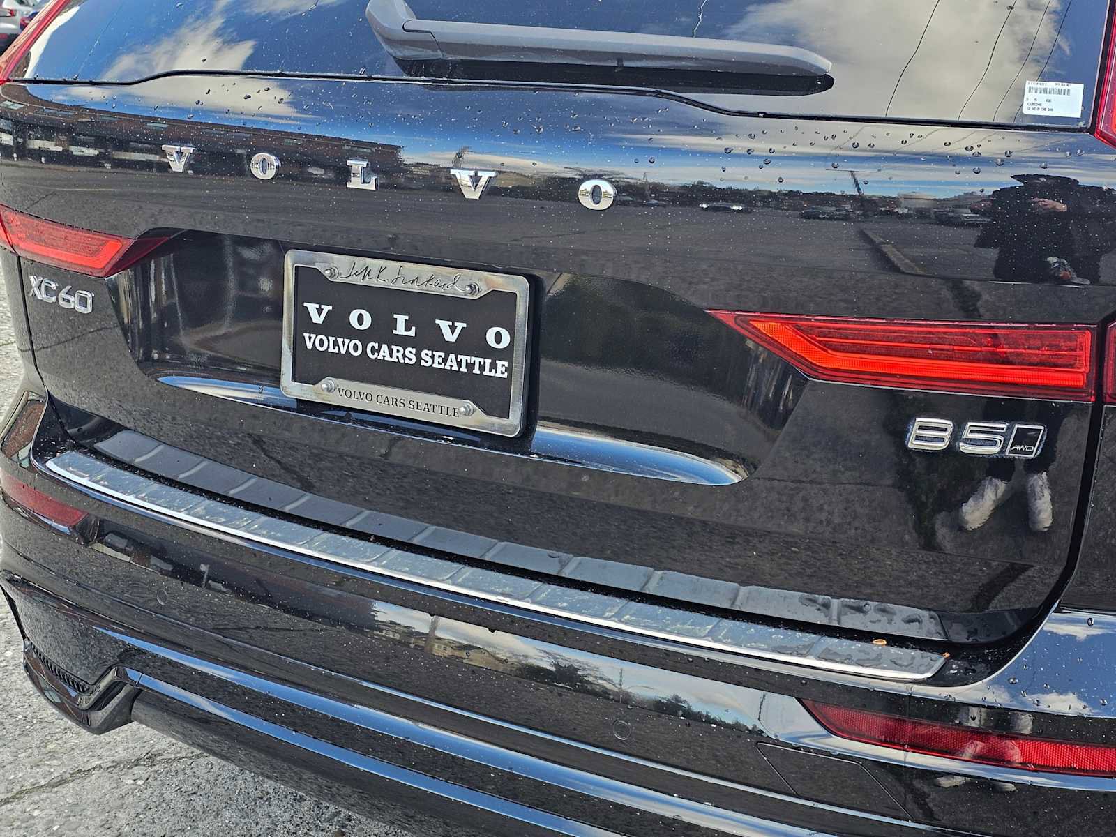 Used 2025 Volvo XC60 B5 Core w/ Protection Package Premier image 16