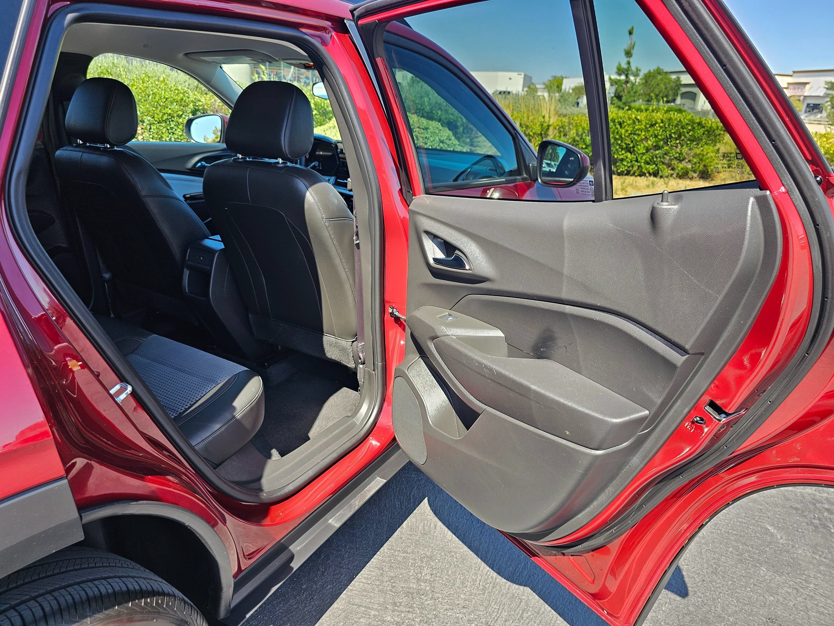 Used 2025 Chevrolet Trax LT w/ Driver Confidence Package FWD image 29