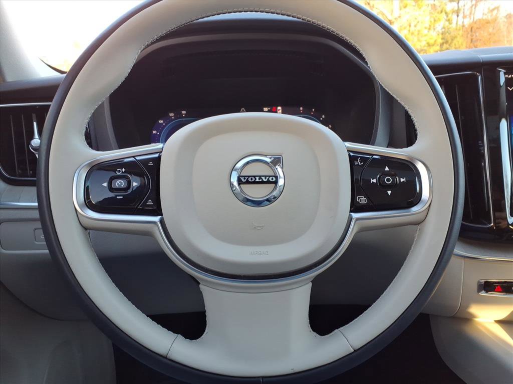 Certified 2023 Volvo XC60 B5 Plus w/ Protection Package Premier image 28