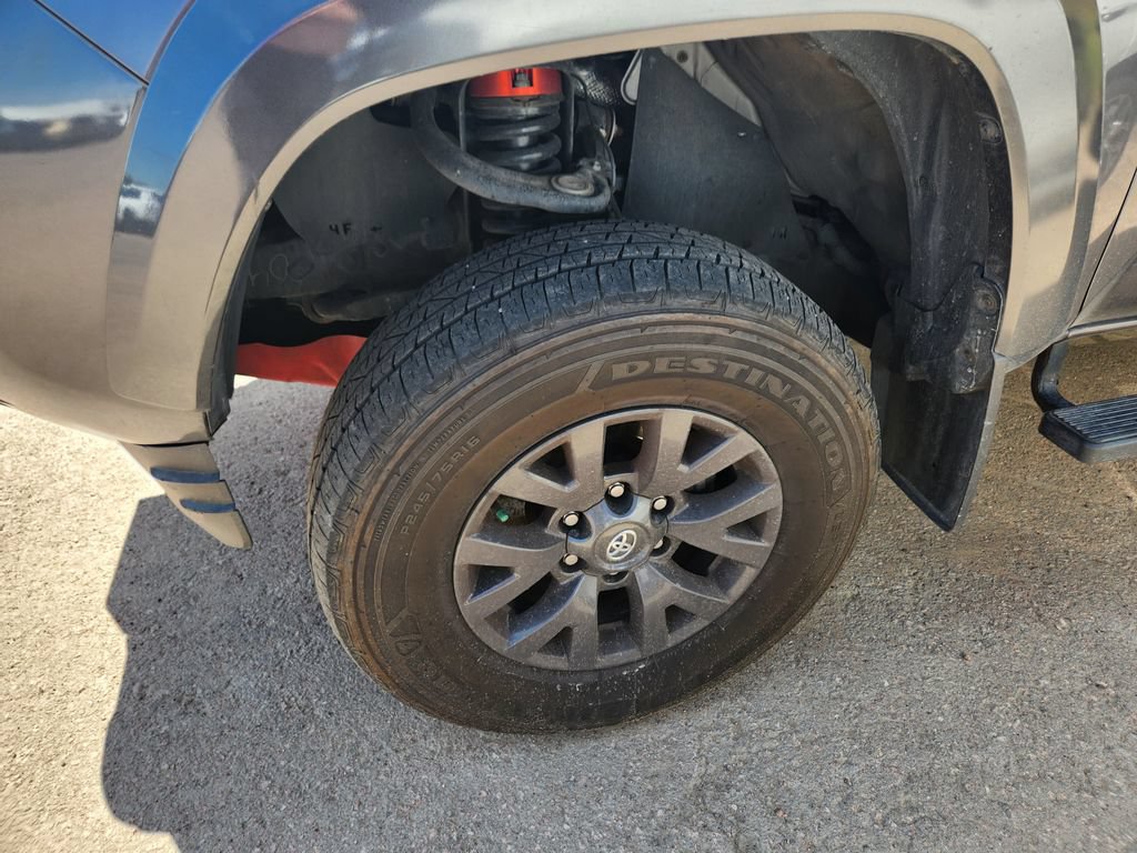 Used 2022 Toyota Tacoma SR5 AWD/4WD image 14