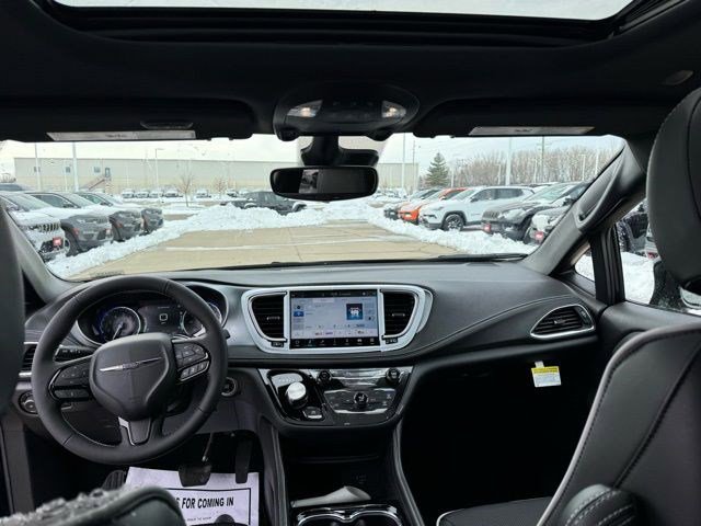 New 2026 Chrysler Pacifica Limited image 33