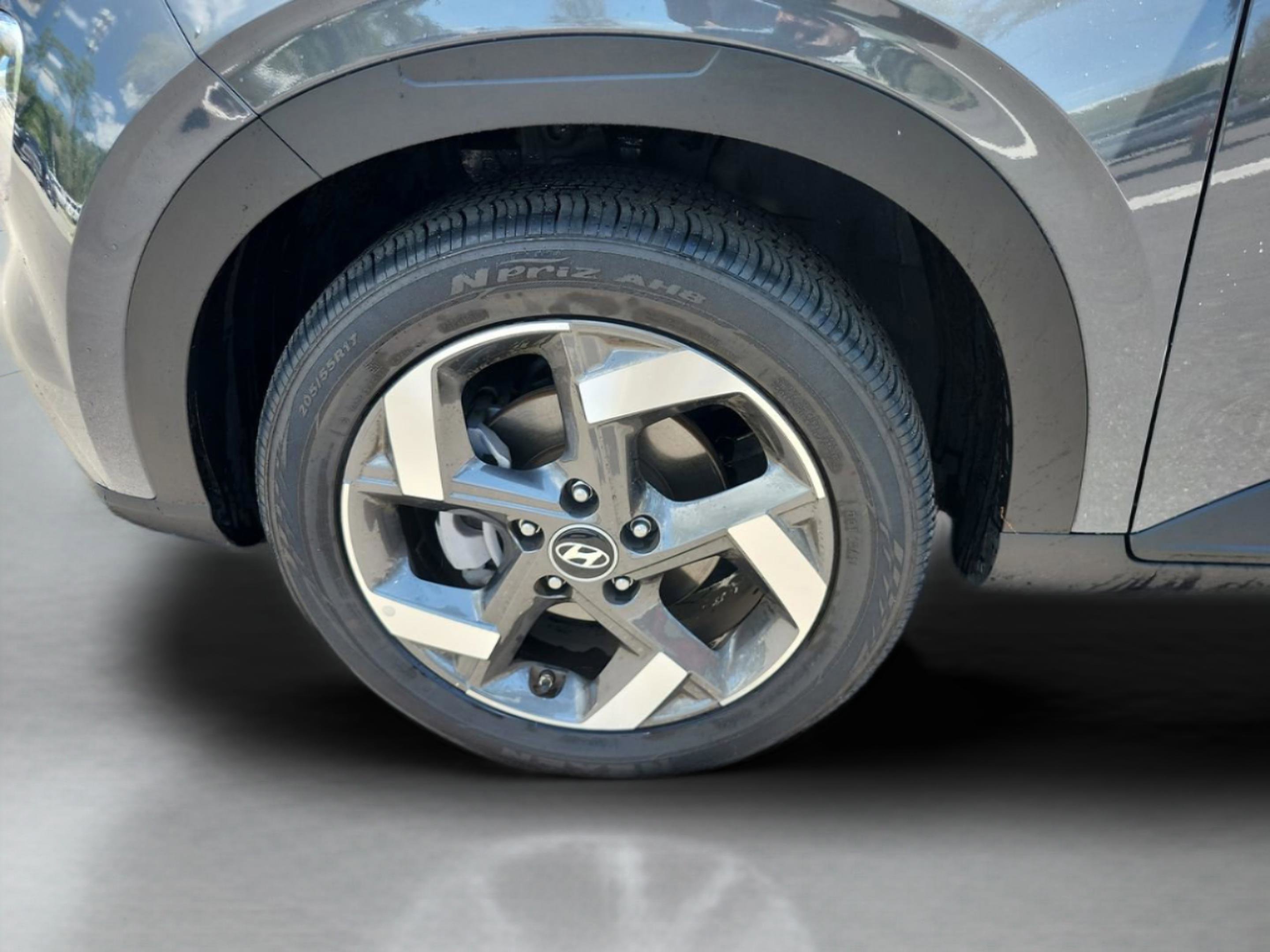 Certified 2026 Hyundai Venue SEL FWD image 30