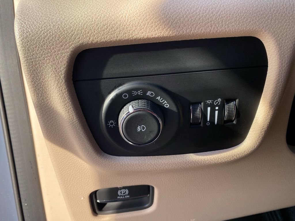 New 2025 Jeep Grand Cherokee L Limited image 14