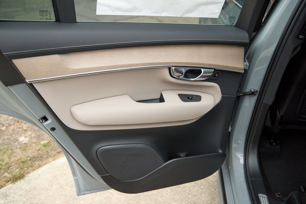 New 2026 Volvo XC90 T8 Plus w/ Protection Package Premier AWD/4WD image 19