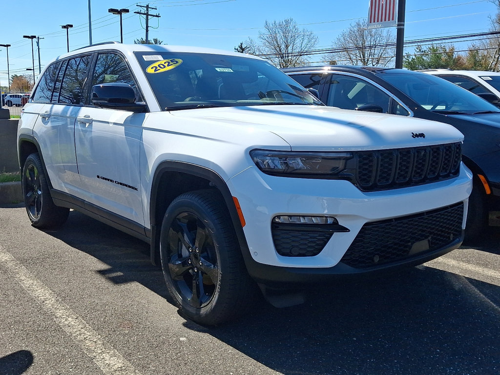 New 2025 Jeep Grand Cherokee Limited w/ Luxury Tech Group II AWD/4WD image 3