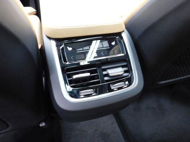 Used 2025 Volvo XC90 B6 Ultra w/ Protection Package Premier image 18