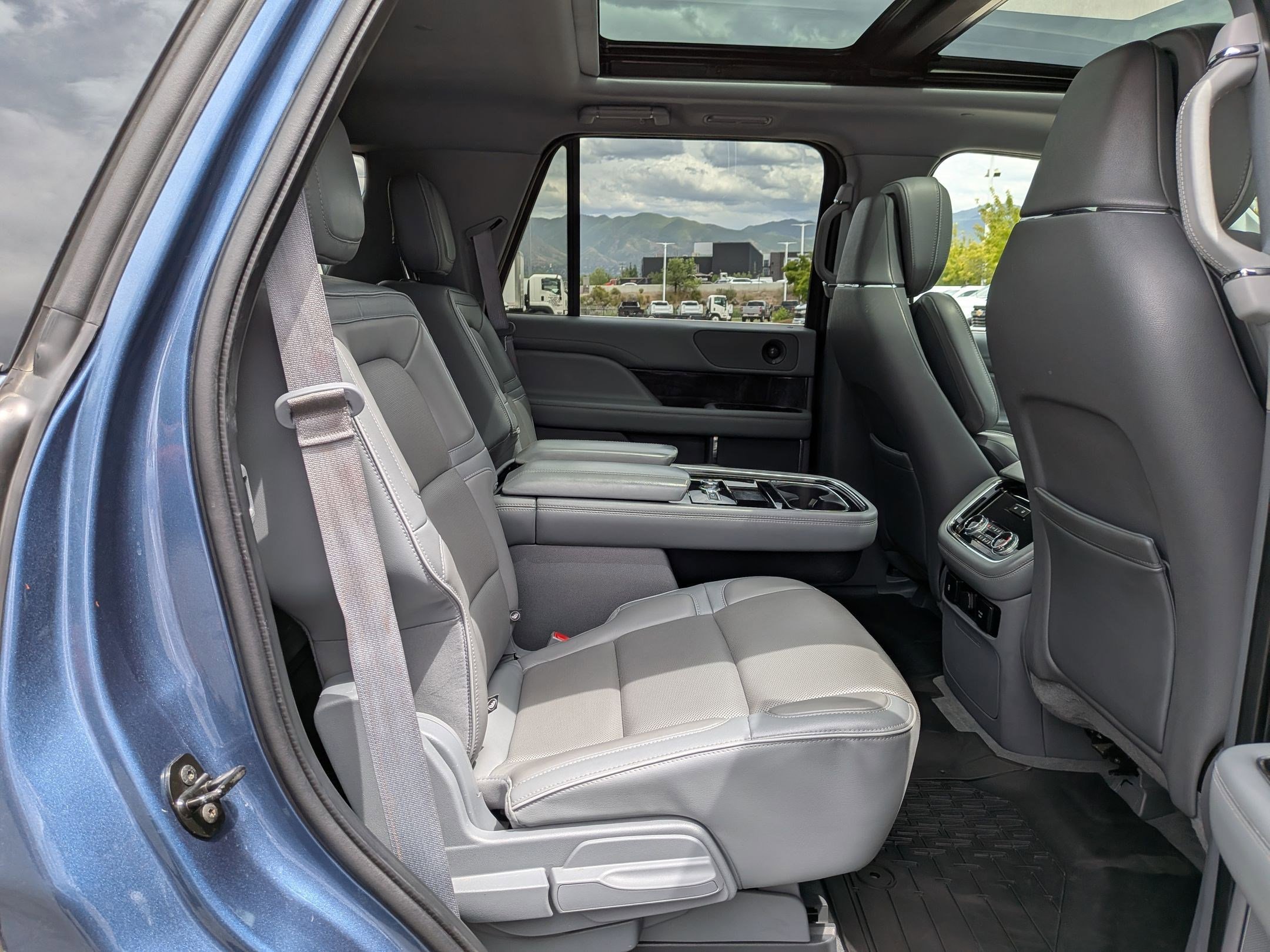 Used 2018 Lincoln Navigator Reserve AWD/4WD image 29
