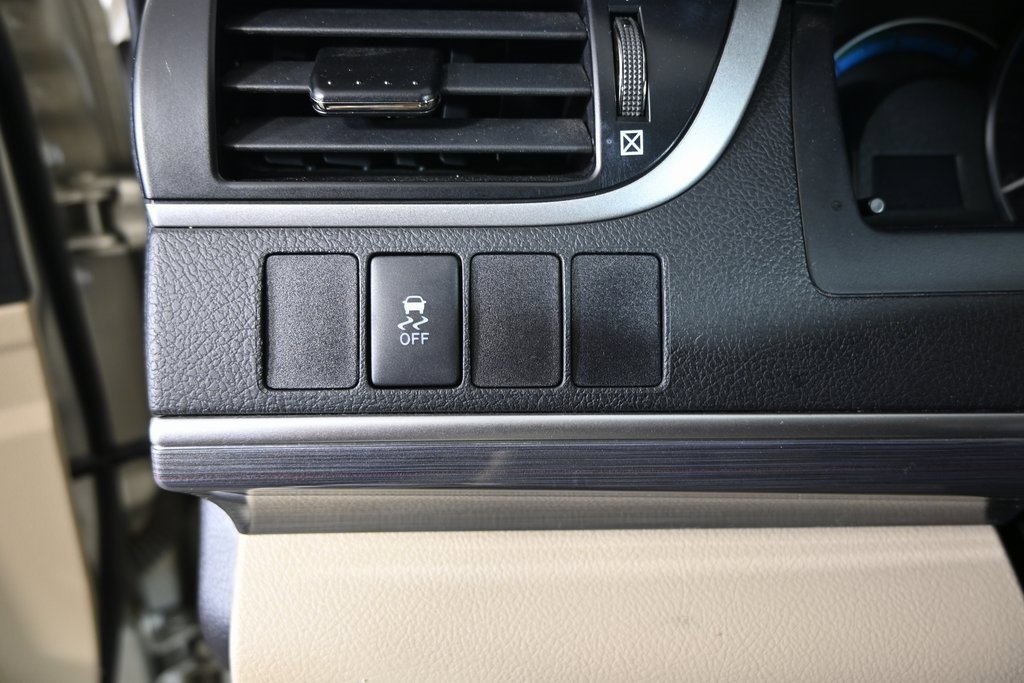 Used 2014 Toyota Camry LE image 23