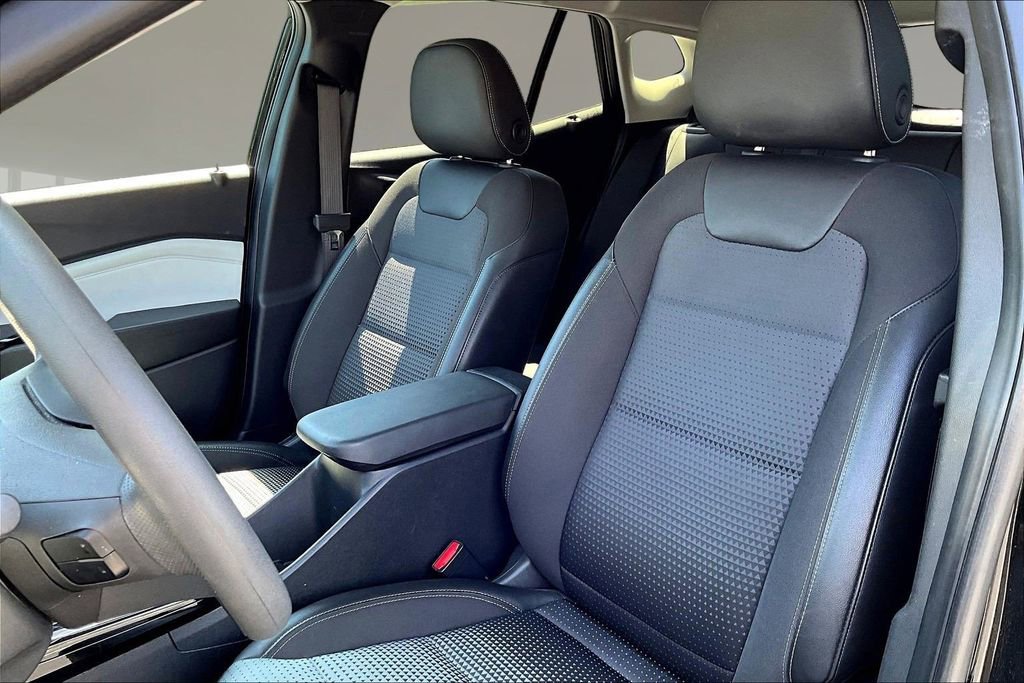 Used 2025 Chevrolet Trax LT FWD image 17