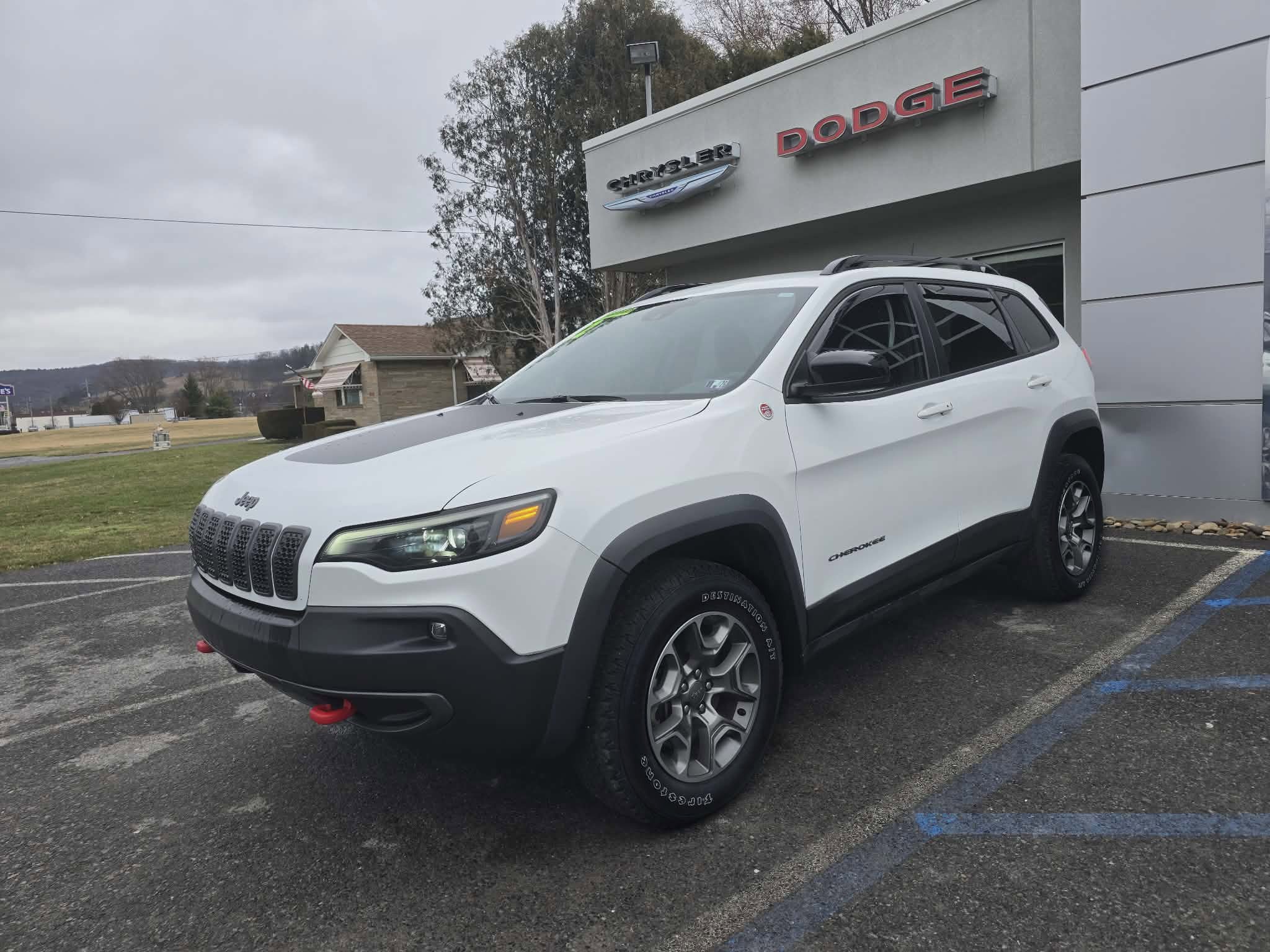 Used 2022 Jeep Cherokee Trailhawk w/ Premium Leather Package AWD/4WD image 8