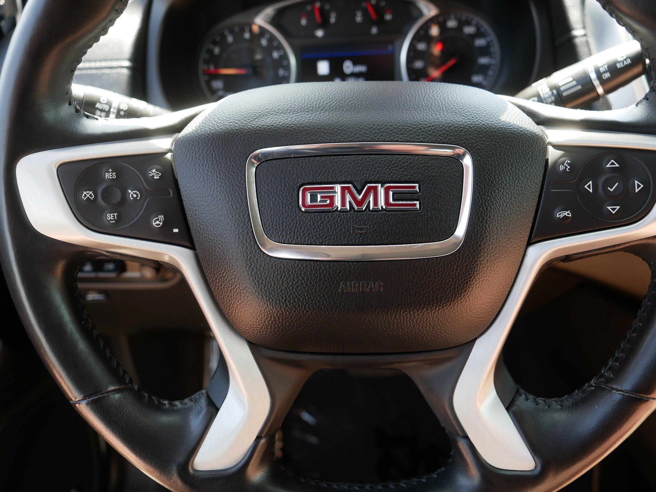 Used 2022 GMC Terrain SLT w/ Infotainment Package II AWD/4WD image 25