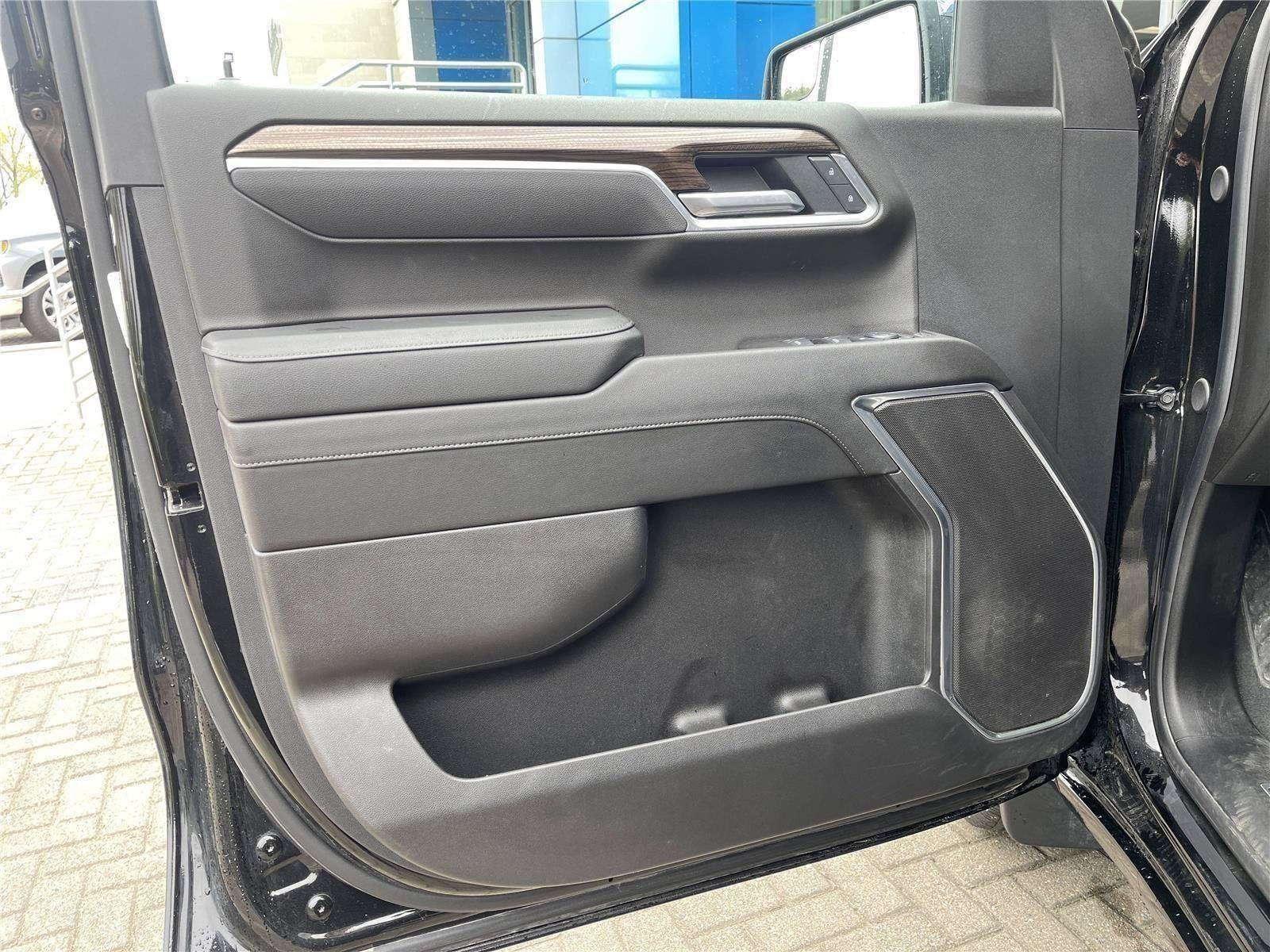 Used 2025 Chevrolet Silverado 1500 LT AWD/4WD image 17