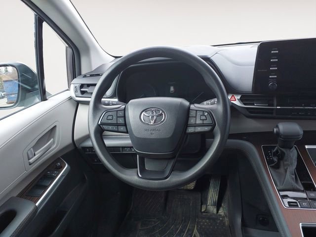 Used 2024 Toyota Sienna LE AWD/4WD image 12