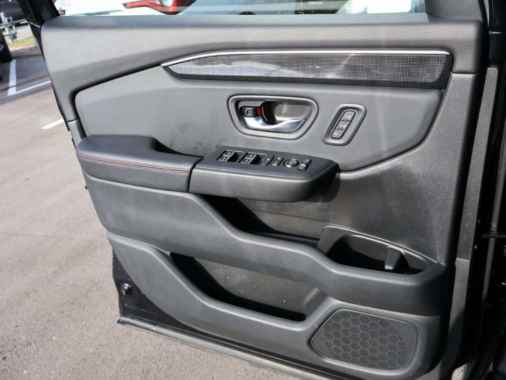 Certified 2025 Honda Pilot Black Edition image 33