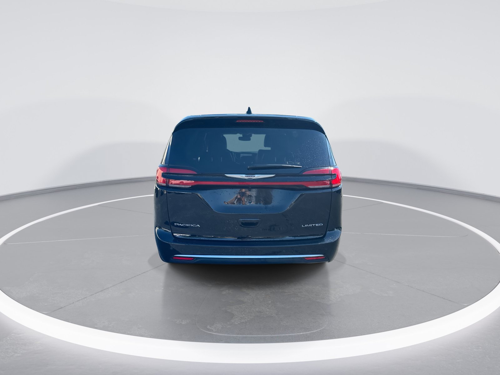 Used 2026 Chrysler Pacifica Limited FWD image 8