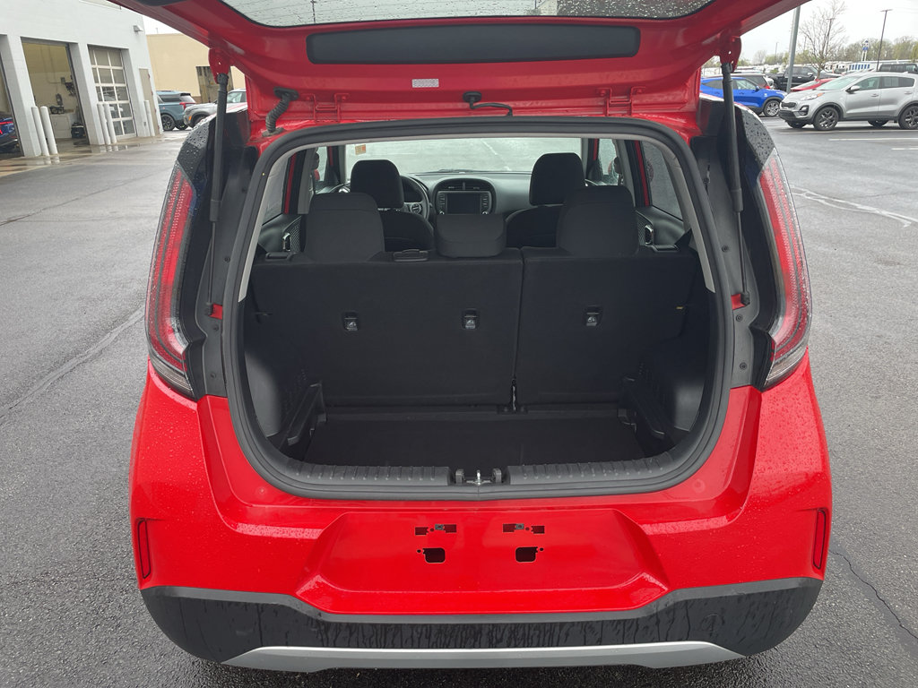Used 2025 Kia Soul LX w/ LX Technology Package FWD image 9