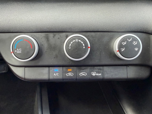 Used 2021 Hyundai Elantra SE image 21