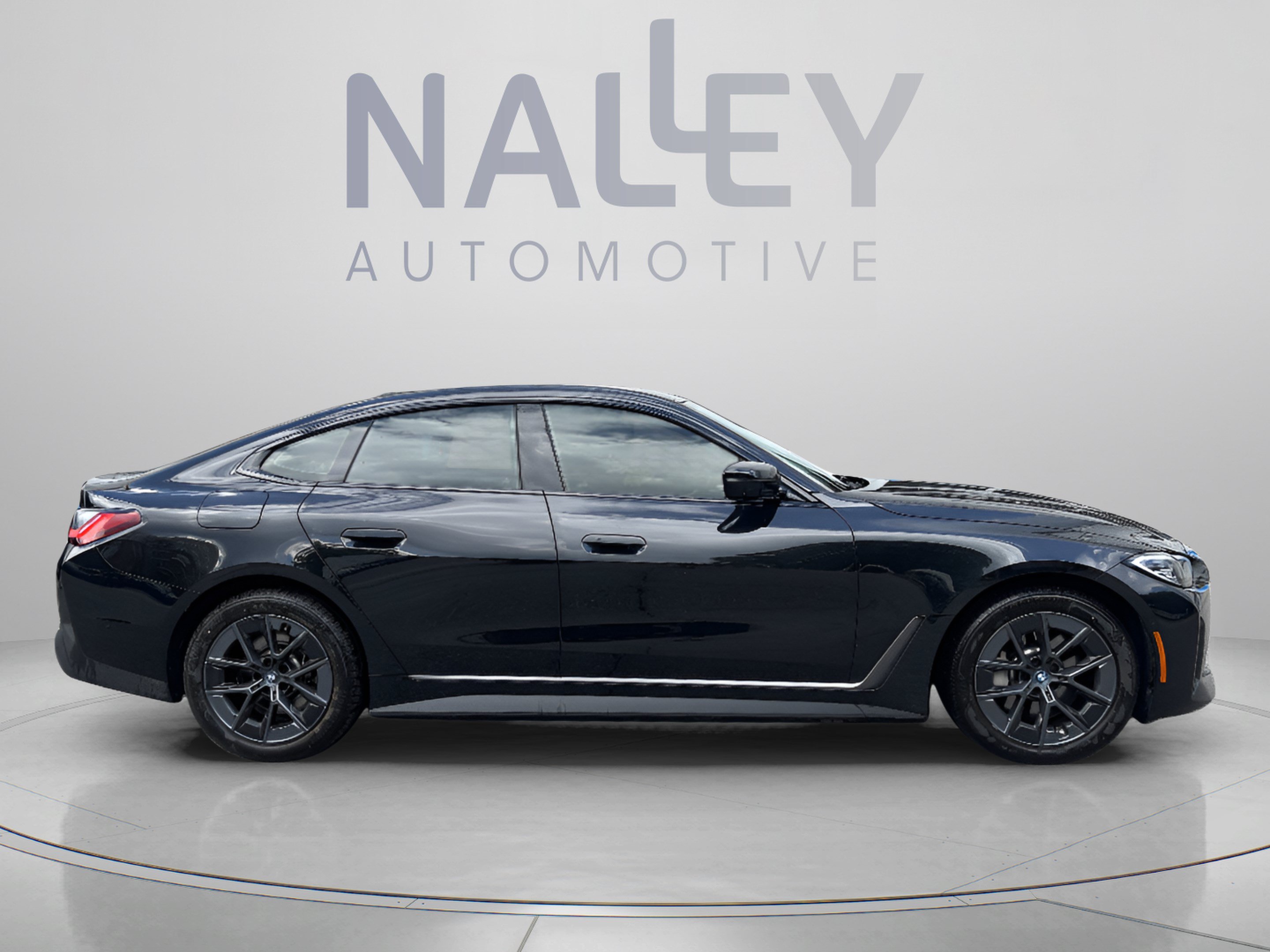 Used 2023 BMW i4 eDrive35 w/ Premium Package RWD image 4