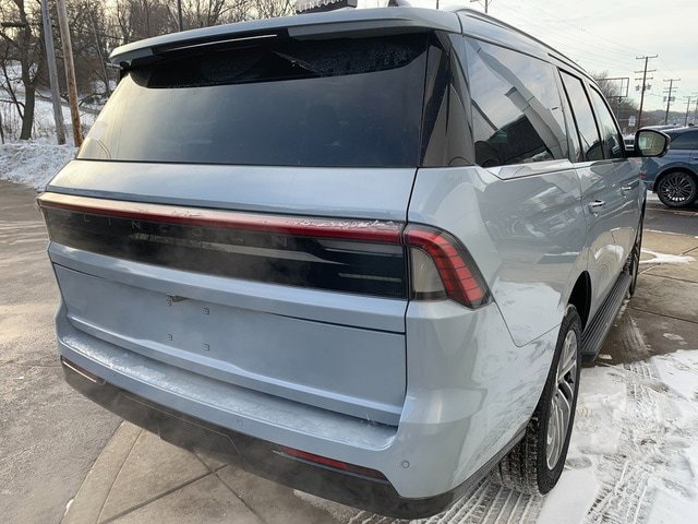 New 2026 Lincoln Navigator Premiere image 13