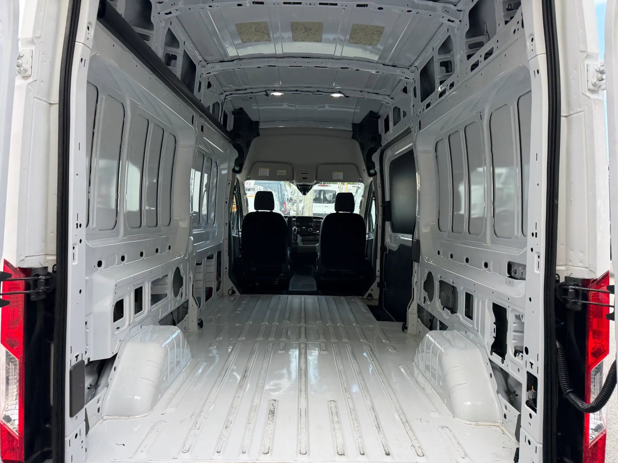 Used 2025 Ford Transit 250 148 High Roof AWD image 6