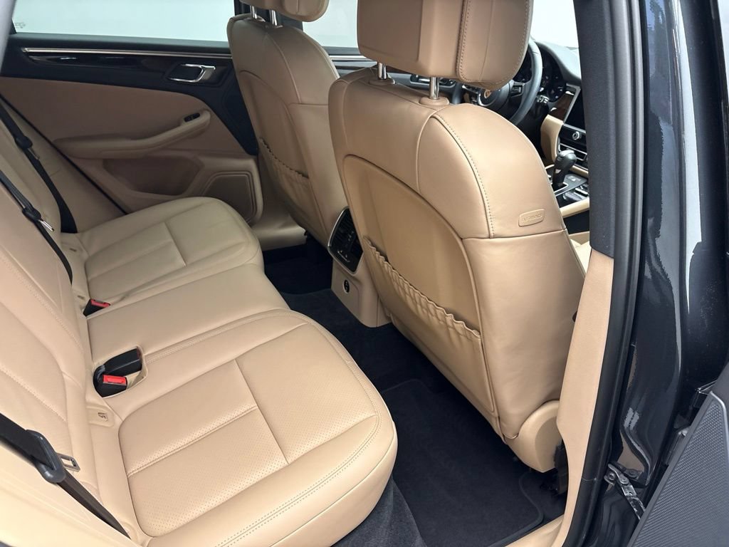 Certified 2024 Porsche Macan AWD/4WD image 28