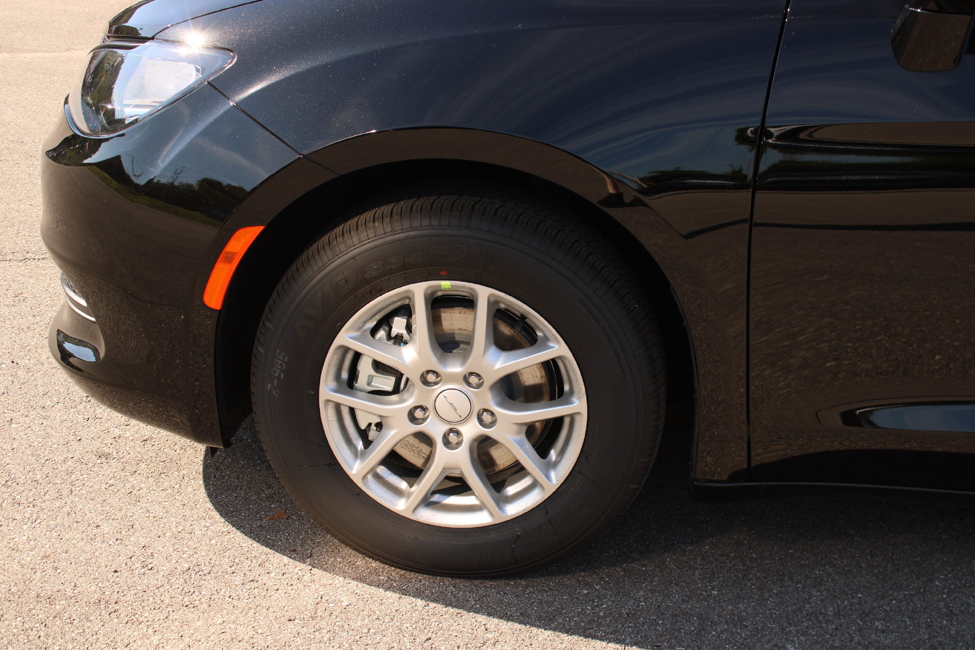 New 2027 Chrysler Pacifica LX FWD image 11