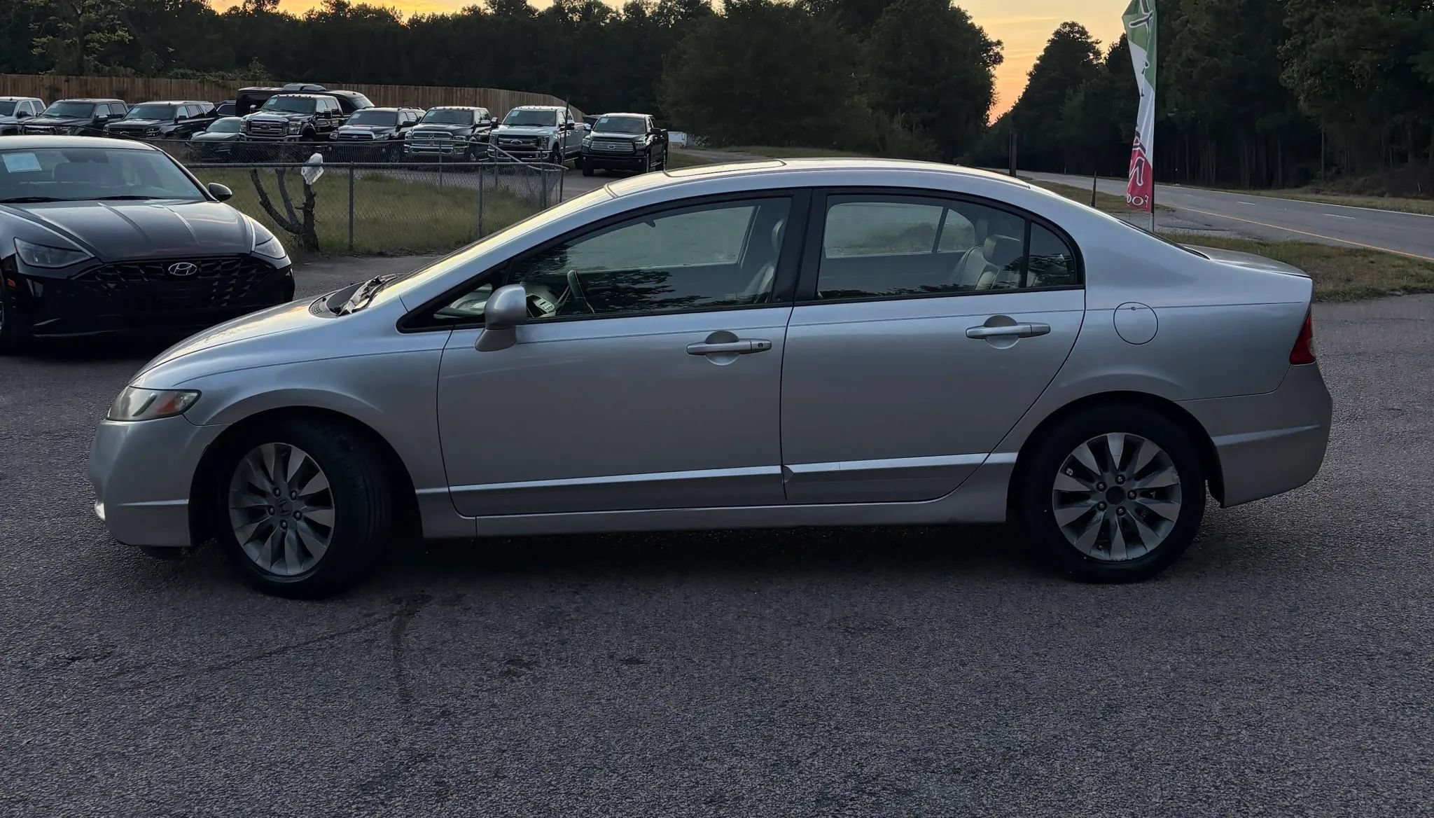Used 2010 Honda Civic EX-L image 2