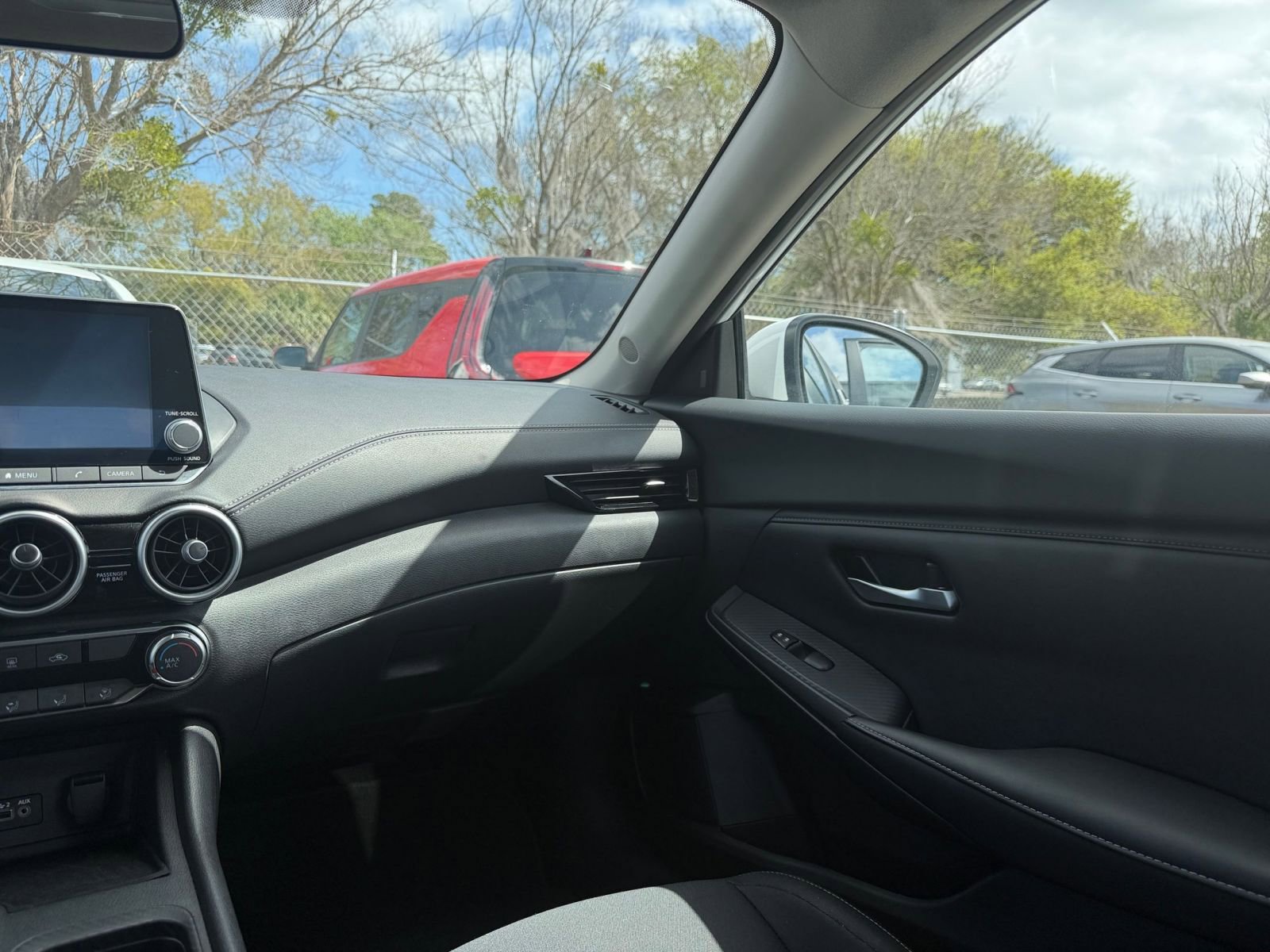 Used 2025 Nissan Sentra SV FWD image 33