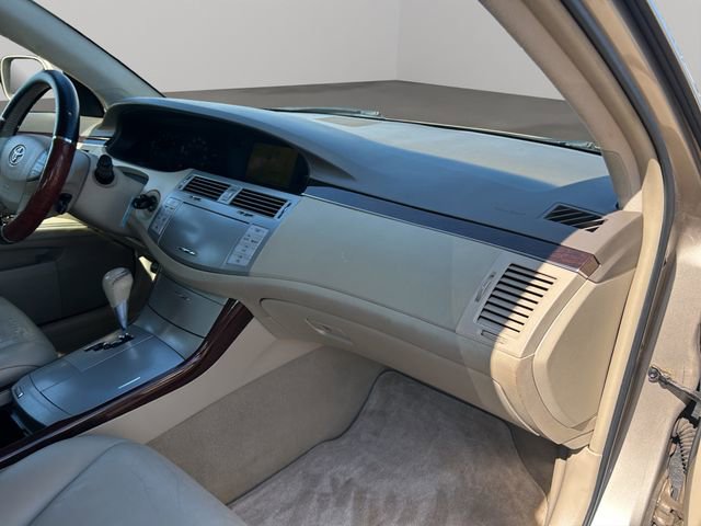 Used 2009 Toyota Avalon XLS image 28