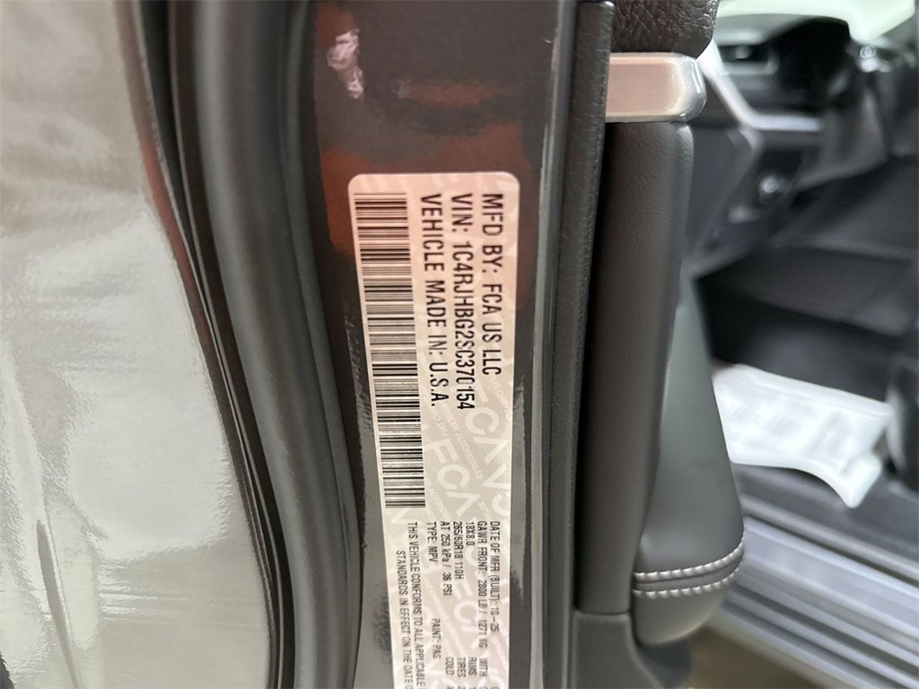 Used 2025 Jeep Grand Cherokee Limited image 28