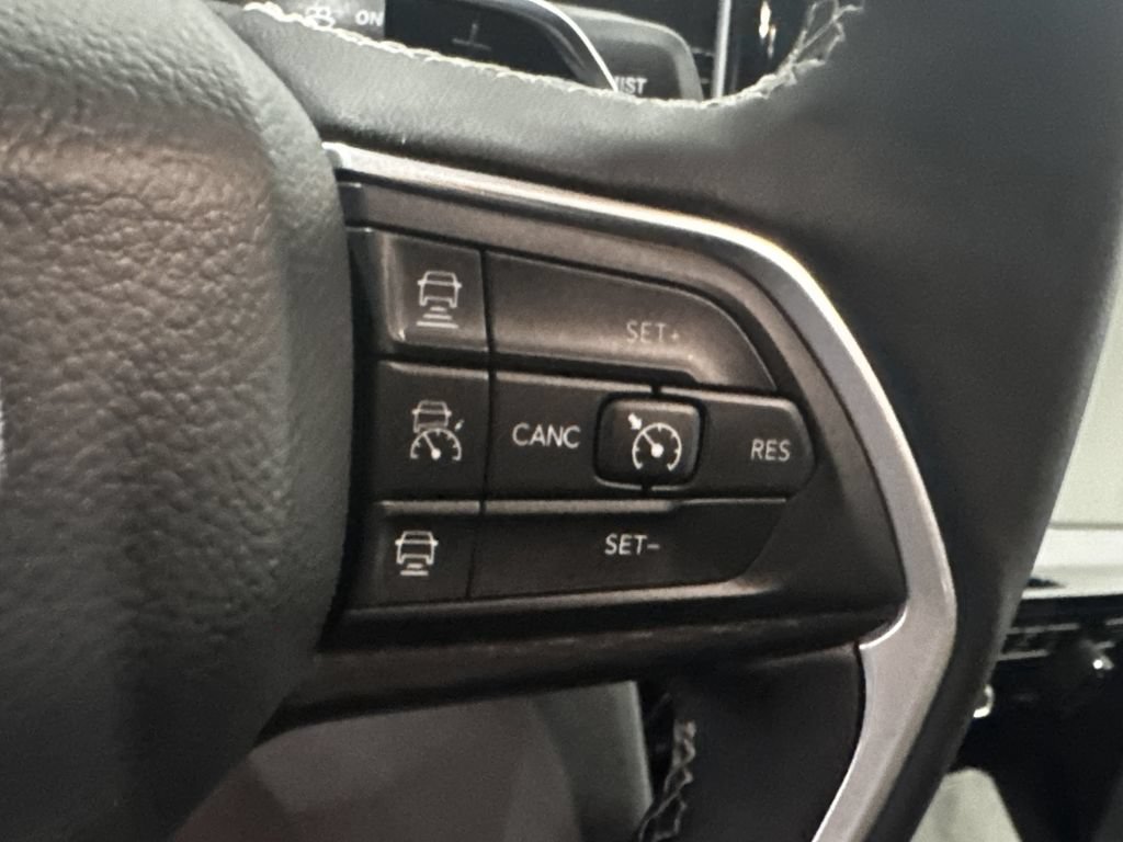 Used 2025 Jeep Grand Cherokee Altitude AWD/4WD image 6