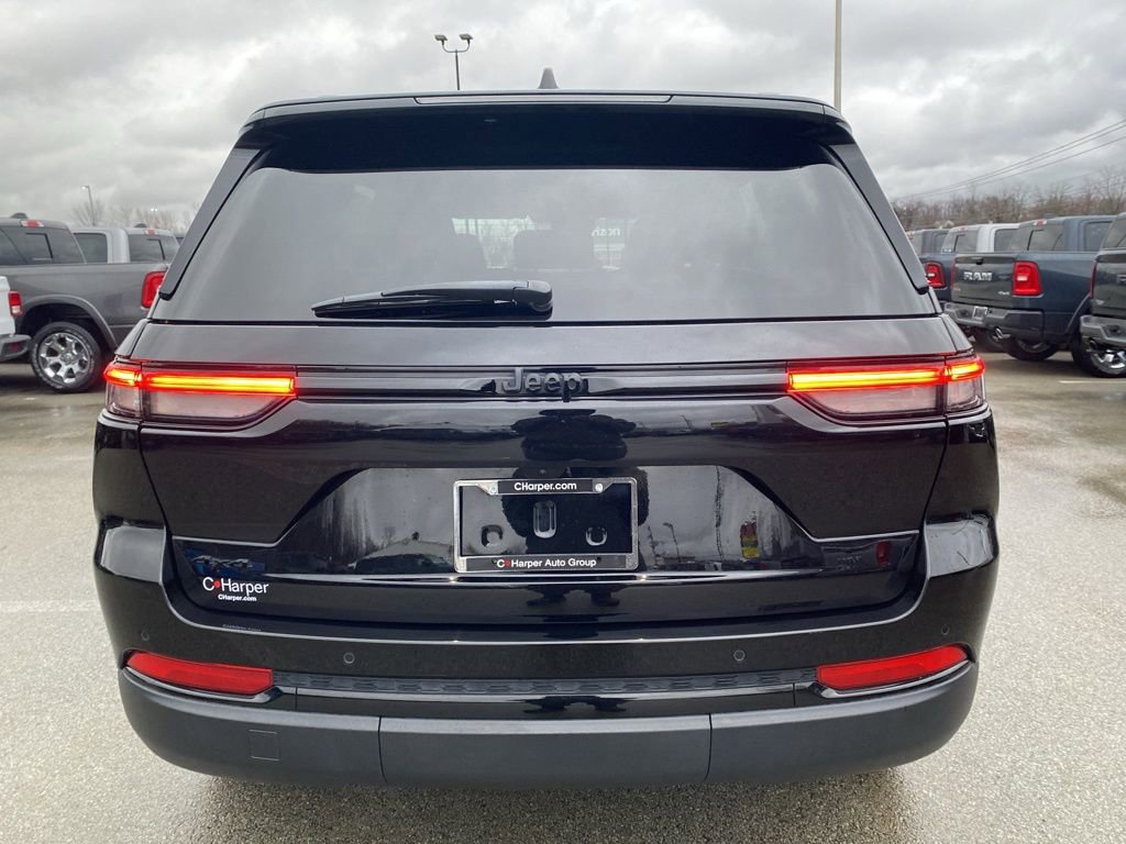 Used 2023 Jeep Grand Cherokee Altitude image 3
