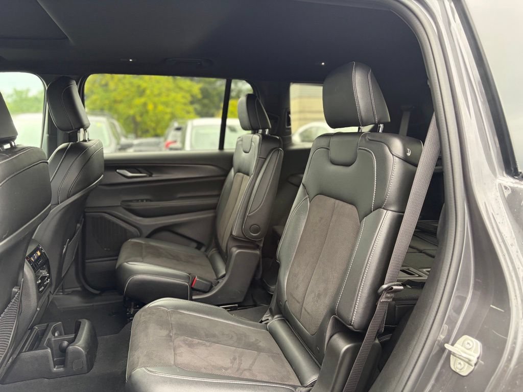 Used 2023 Jeep Grand Cherokee L Altitude AWD/4WD image 15