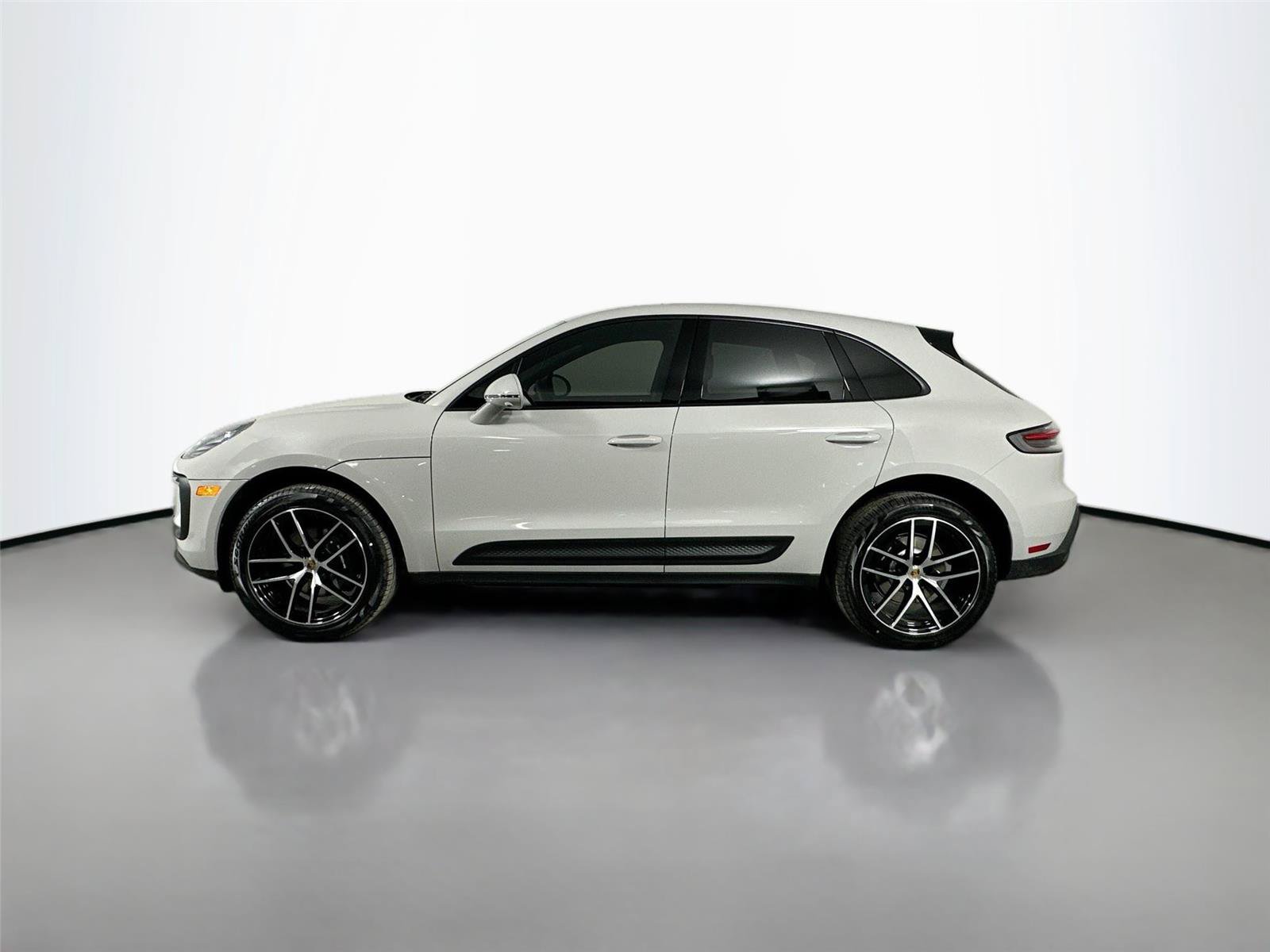 Certified 2026 Porsche Macan Turbo AWD/4WD image 2