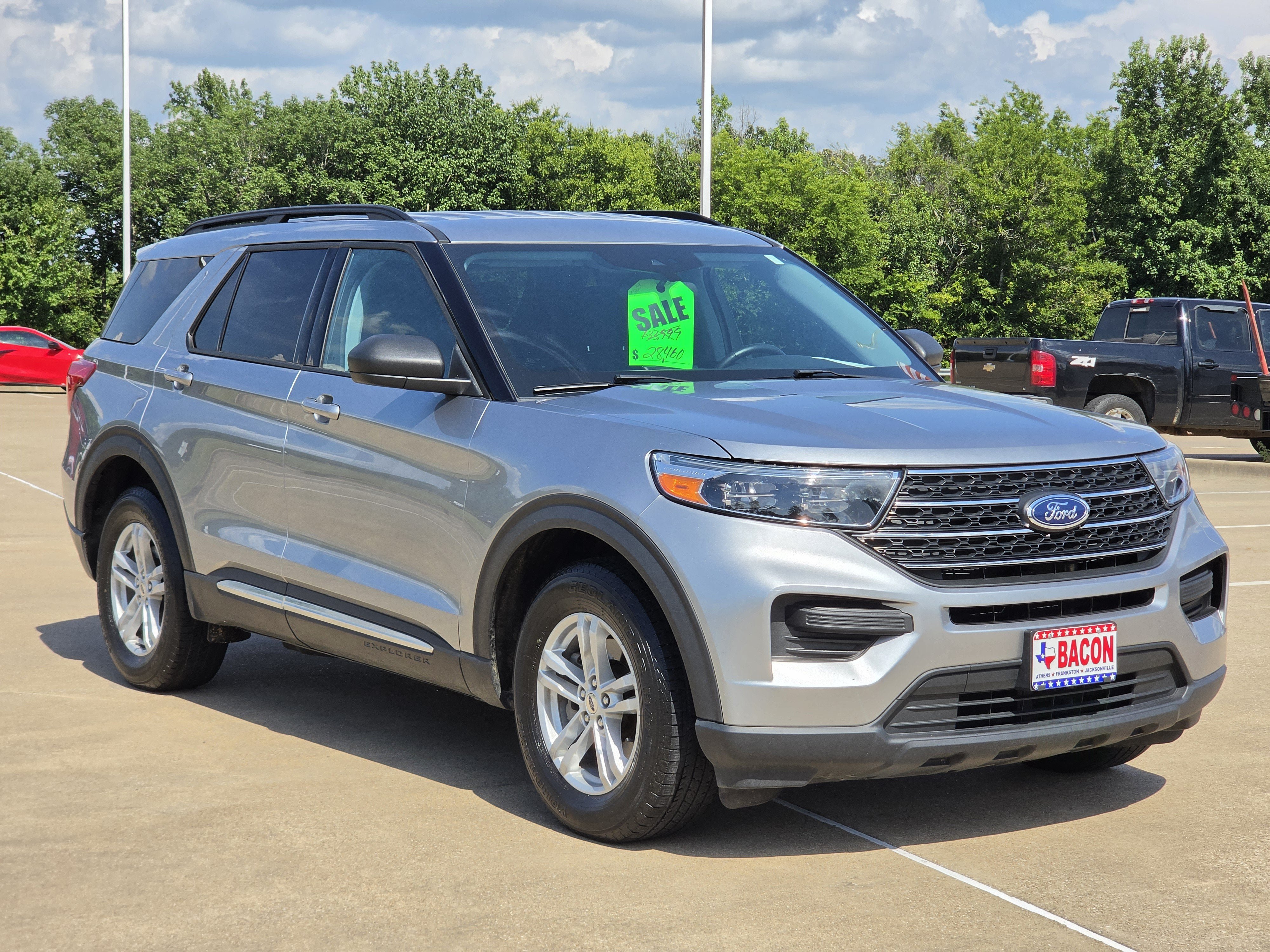 Used 2024 Ford Explorer XLT AWD/4WD image 3