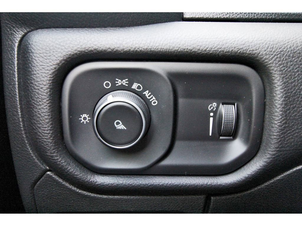Used 2024 RAM 1500 Laramie AWD/4WD image 18
